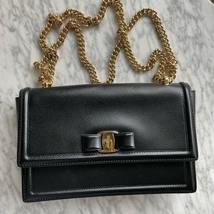 SALVATORE FERRAGAMO Ginny leather bag with Vara bow Black